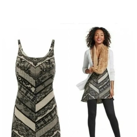 Cabi Women's Black and Gray Patterned top tunic it looks like lace - Picture 3 of 7